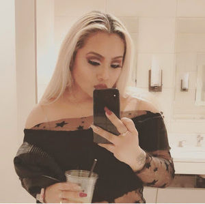 Meet your Posher, Nelly